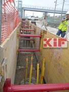 Krings, KIF, krings international france, trench shoring, trench box, slide rail, slide rail system, linéaire, trench, excavation, framework, pit, safety, sewer network, drainage network, public works, pipe puller, KVL, KS, KS60, KS100, KKP, DGPV, EGPV, DGFP, grab, pipe grab, heavy duty trench box, light box, sheet piles